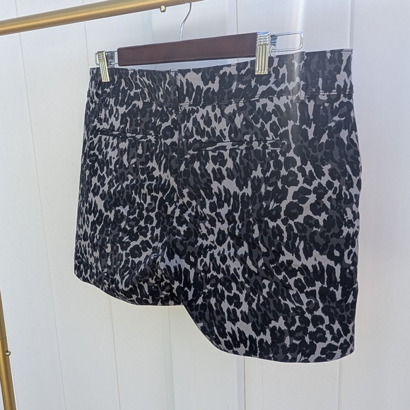 2/$20 Isaac Mizrahi Women's Black and Gray Leopard Print Shorts - Picture 5 of 5